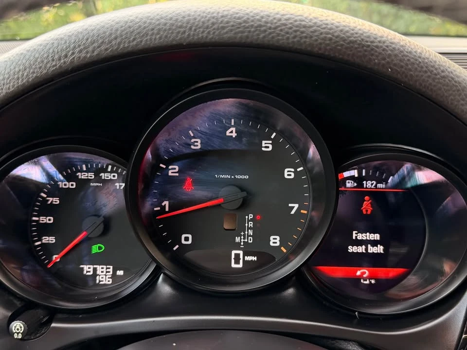 2018 Porsche Macan - Image 18 of 20