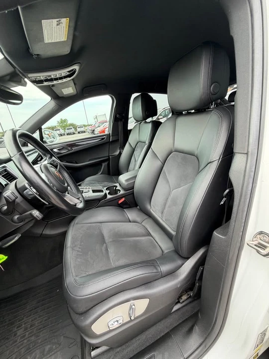 2018 Porsche Macan - Image 9 of 12