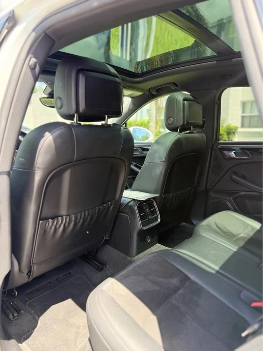 2018 Porsche Macan - Image 10 of 13