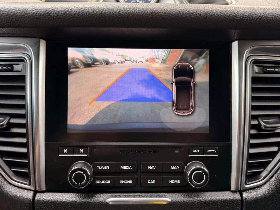 2018 Porsche Macan - Image 17 of 20