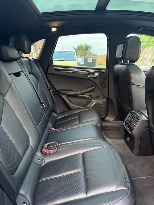 2018 Porsche Macan - Image 13 of 17
