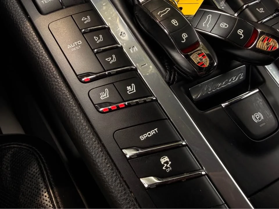 2018 Porsche Macan - Image 16 of 20