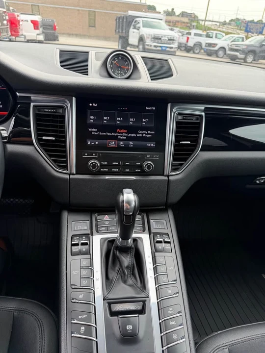 2018 Porsche Macan - Image 11 of 12