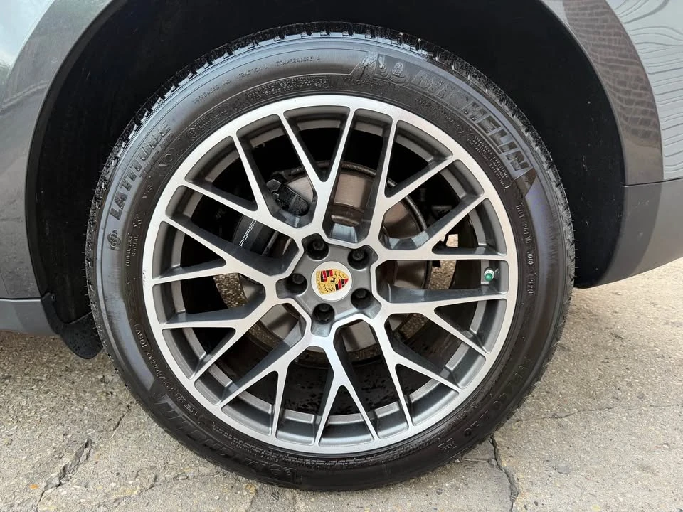 2018 Porsche Macan - Image 17 of 18