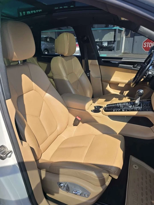 2018 Porsche Macan - Image 11 of 17