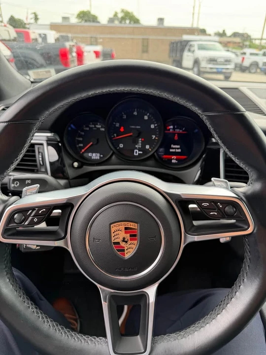 2018 Porsche Macan - Image 10 of 12