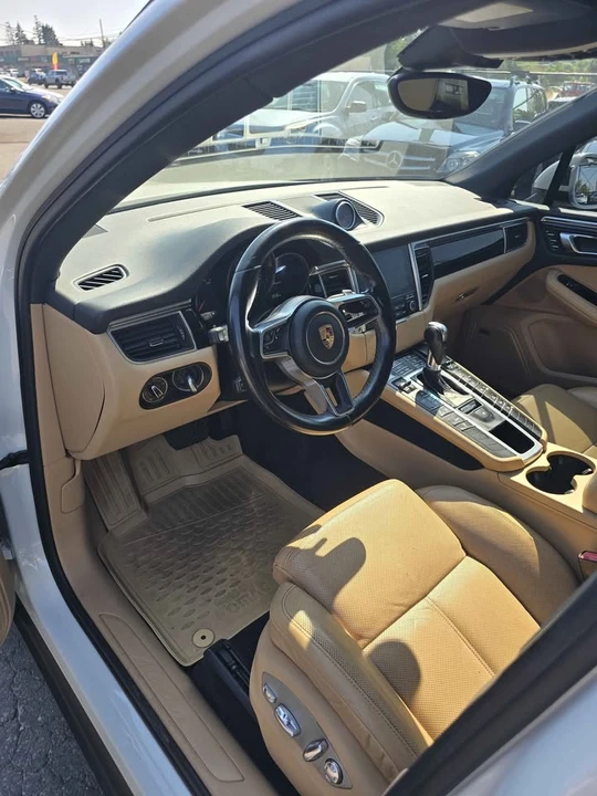 2018 Porsche Macan - Image 9 of 17