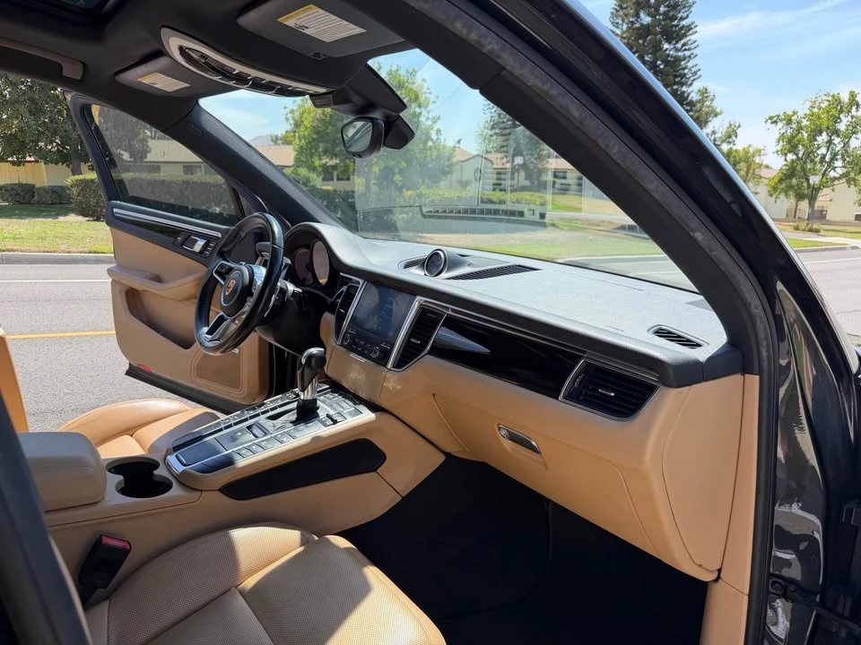 2018 Porsche Macan - Image 11 of 13