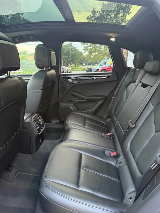 2018 Porsche Macan - Image 12 of 18