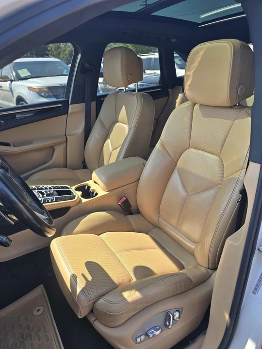 2018 Porsche Macan - Image 10 of 17