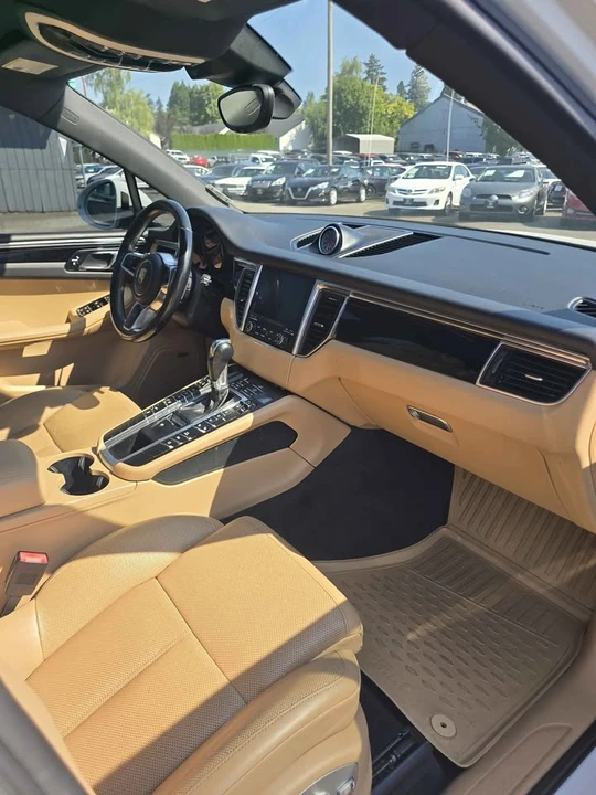 2018 Porsche Macan - Image 12 of 17