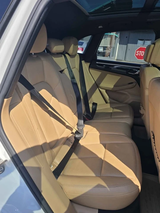 2018 Porsche Macan - Image 14 of 17