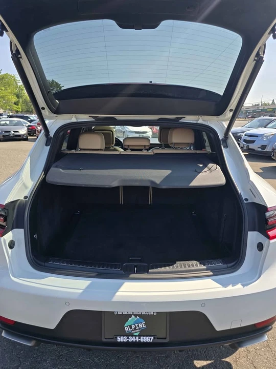 2018 Porsche Macan - Image 15 of 17