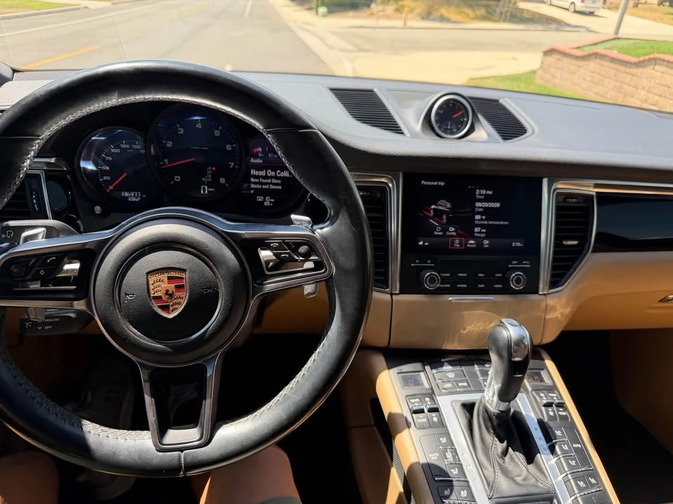 2018 Porsche Macan - Image 12 of 13