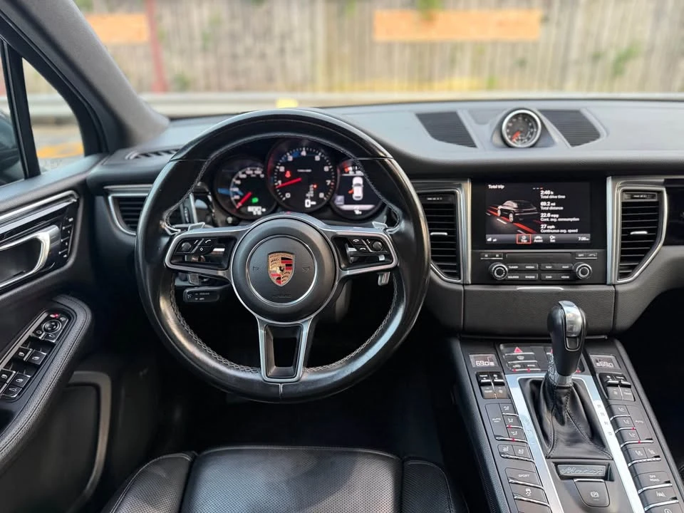 2018 Porsche Macan - Image 9 of 18