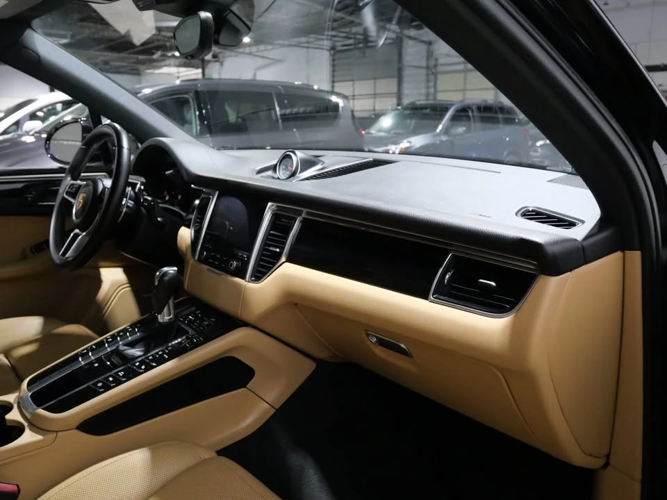 2018 Porsche Macan - Image 9 of 20