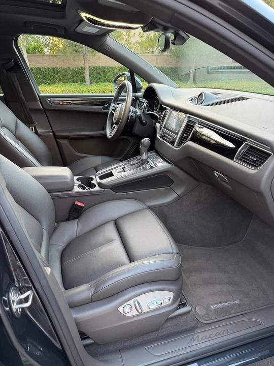 2018 Porsche Macan - Image 11 of 19