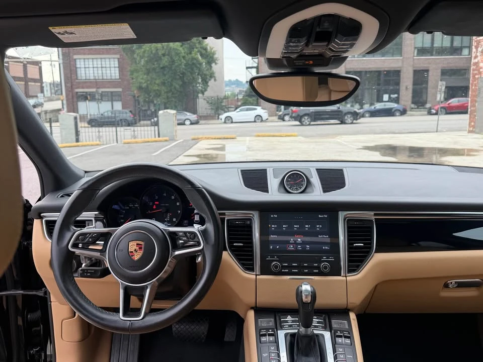 2018 Porsche Macan - Image 15 of 20