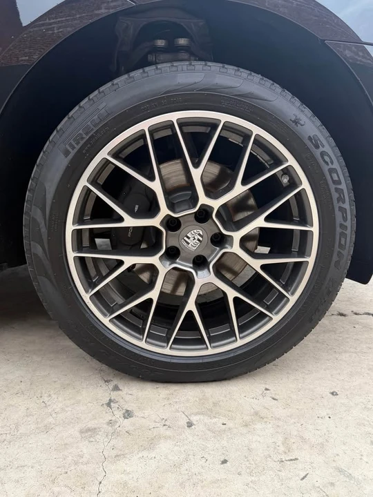 2018 Porsche Macan - Image 18 of 20