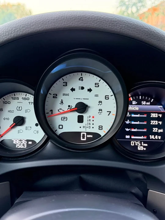 2018 Porsche Macan - Image 16 of 19