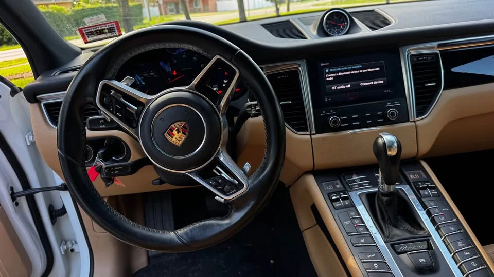 2018 Porsche Macan - Image 12 of 16