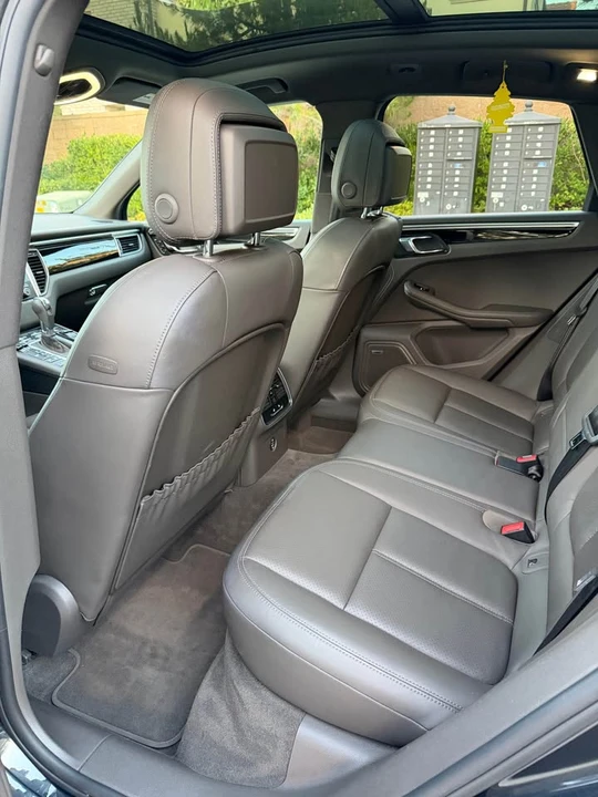 2018 Porsche Macan - Image 10 of 19