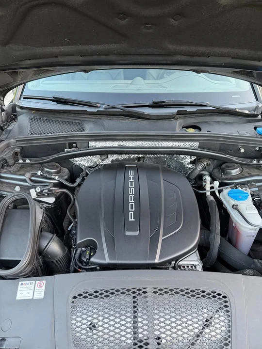 2018 Porsche Macan - Image 17 of 19