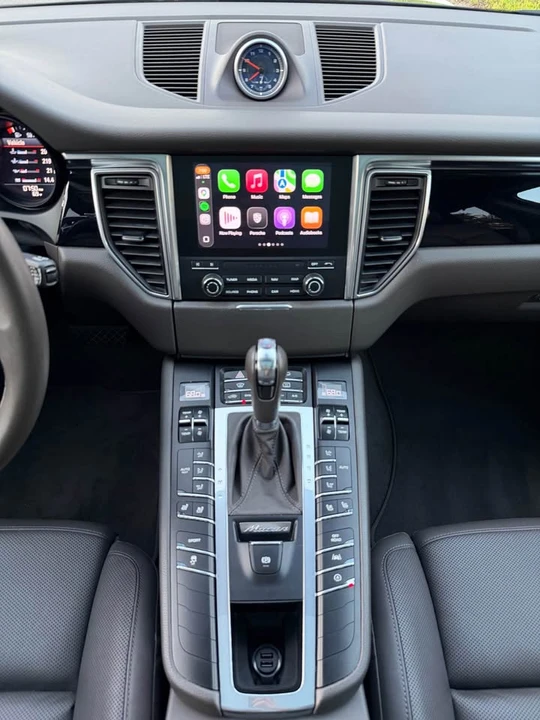 2018 Porsche Macan - Image 14 of 19