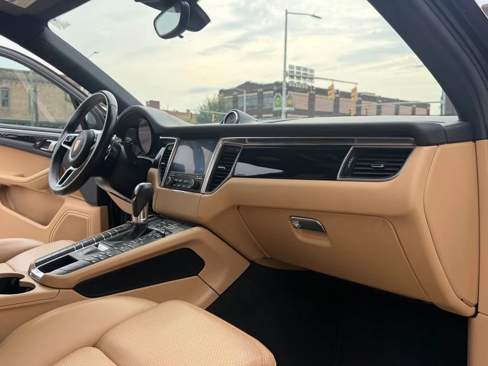 2018 Porsche Macan - Image 12 of 20