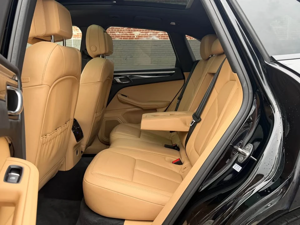 2018 Porsche Macan - Image 13 of 20