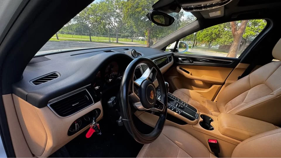 2018 Porsche Macan - Image 13 of 16