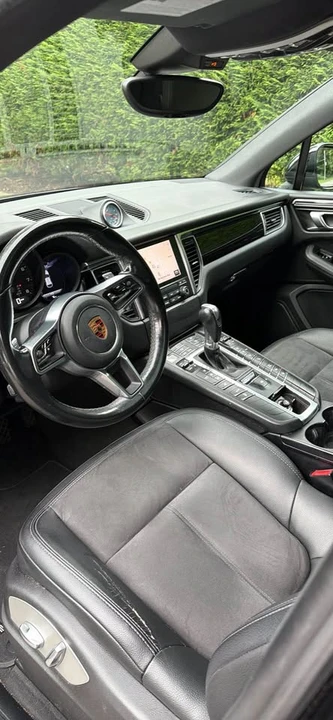 2018 Porsche Macan - Image 11 of 20