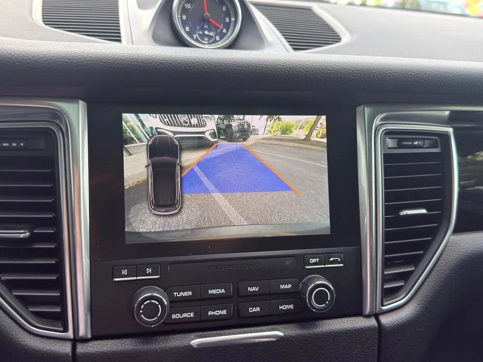 2018 Porsche Macan - Image 15 of 20