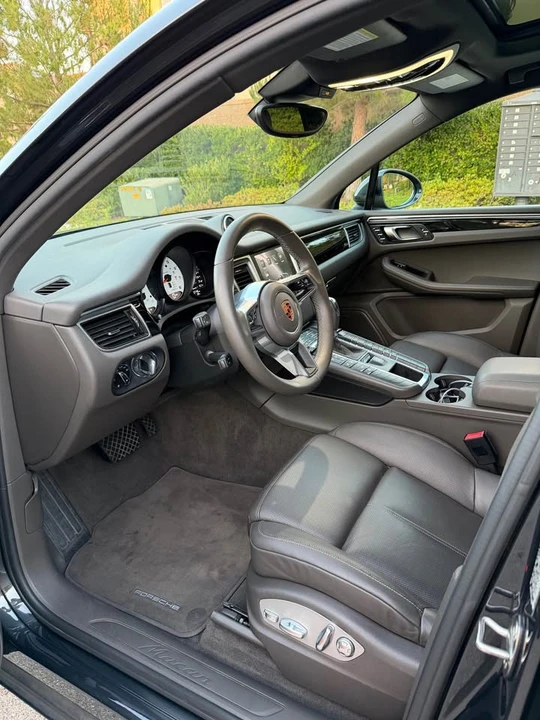2018 Porsche Macan - Image 9 of 19