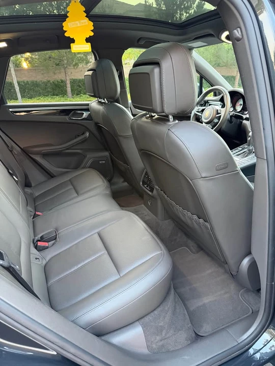 2018 Porsche Macan - Image 12 of 19