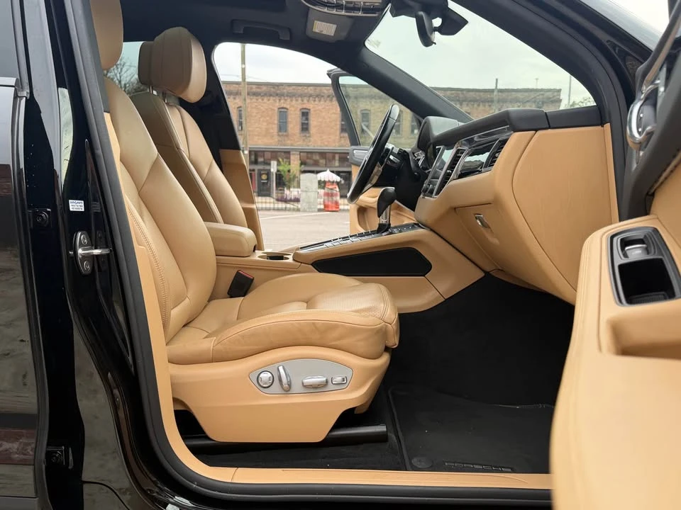2018 Porsche Macan - Image 11 of 20