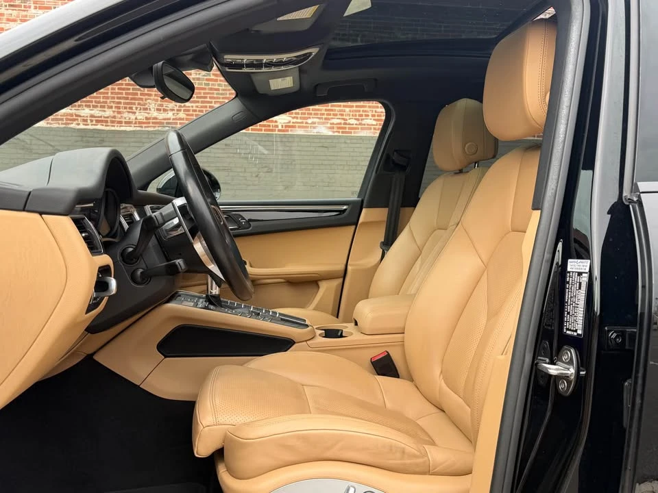 2018 Porsche Macan - Image 9 of 20