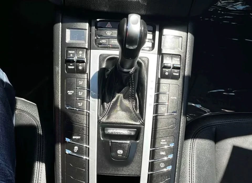 2018 Porsche Macan - Image 11 of 14