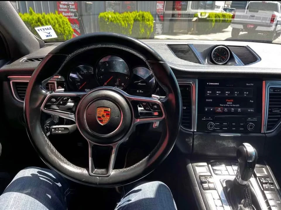 2018 Porsche Macan - Image 10 of 14