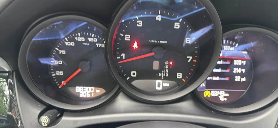 2018 Porsche Macan - Image 12 of 20