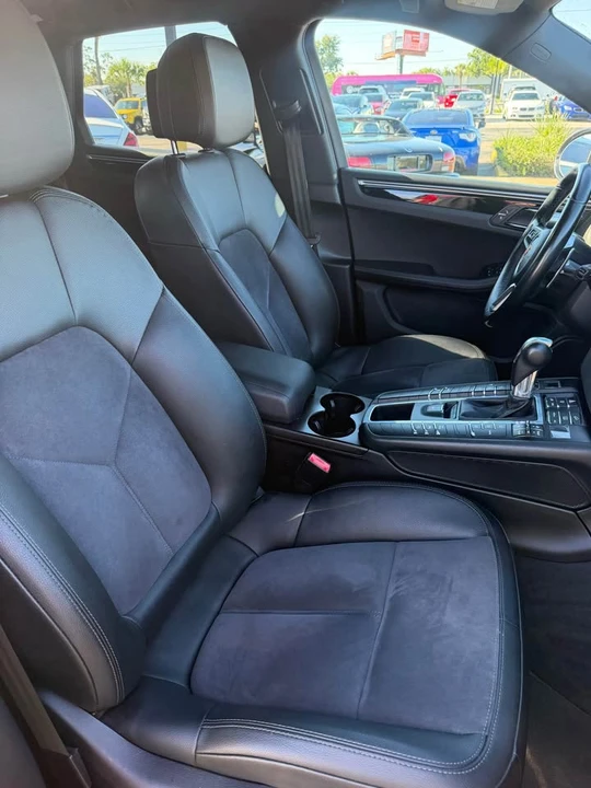 2018 Porsche Macan - Image 10 of 11