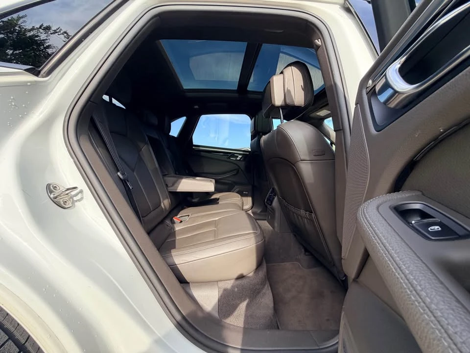 2018 Porsche Macan - Image 15 of 20
