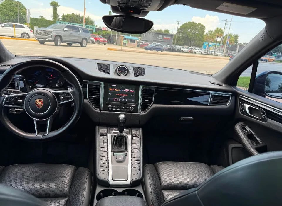 2018 Porsche Macan - Image 6 of 10