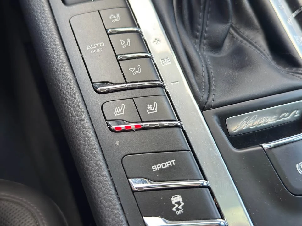 2018 Porsche Macan - Image 18 of 20
