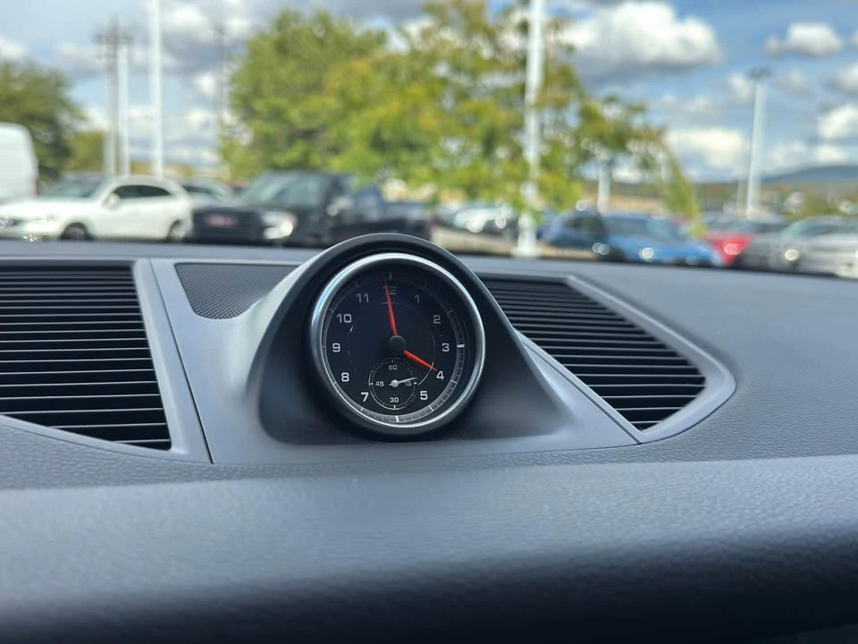 2018 Porsche Macan - Image 16 of 20