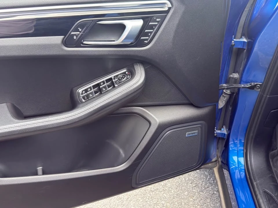2018 Porsche Macan - Image 12 of 20