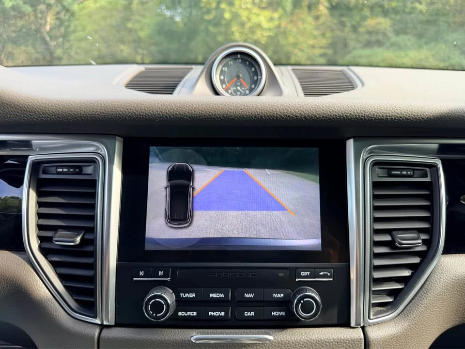 2018 Porsche Macan - Image 17 of 20