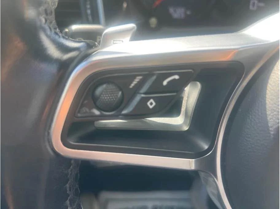2018 Porsche Macan - Image 16 of 18