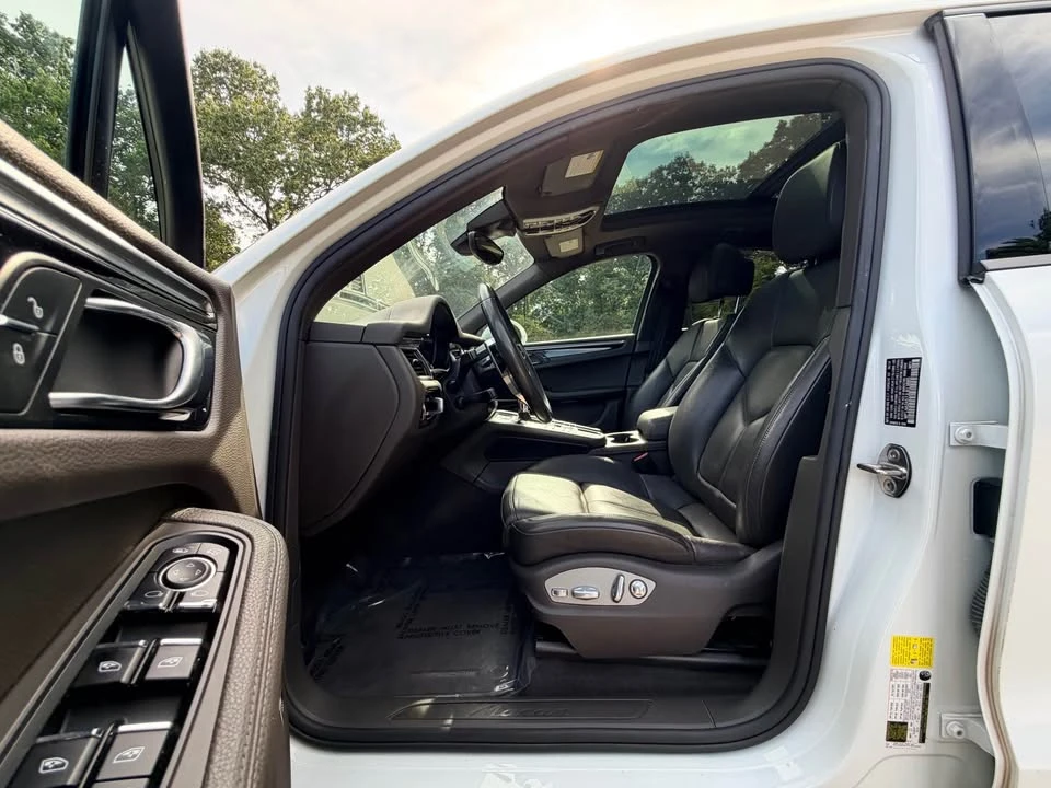 2018 Porsche Macan - Image 10 of 20