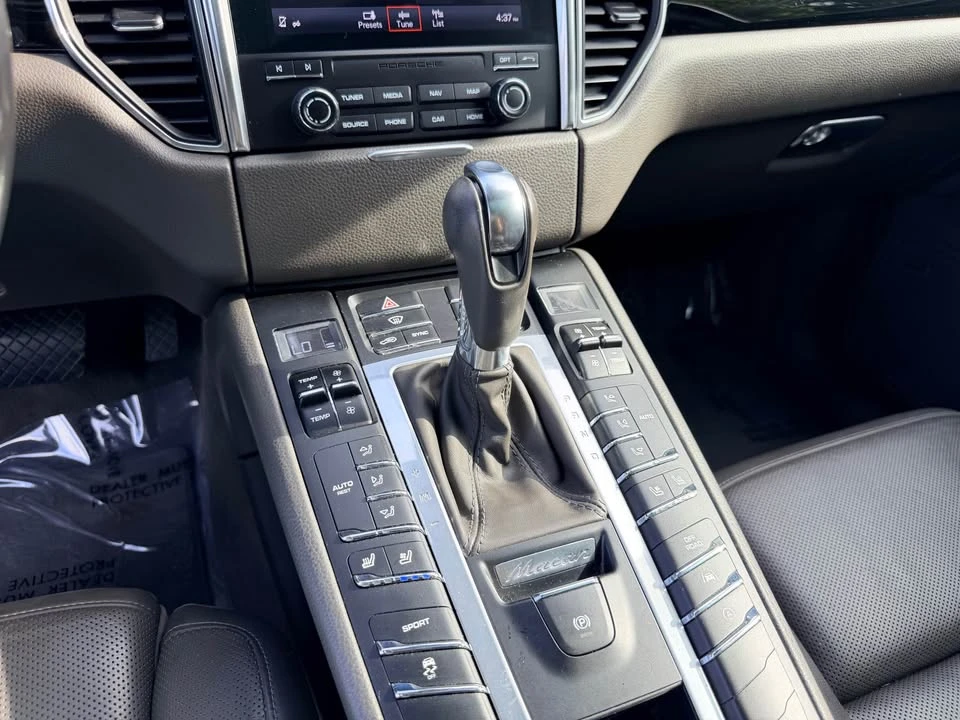 2018 Porsche Macan - Image 18 of 20